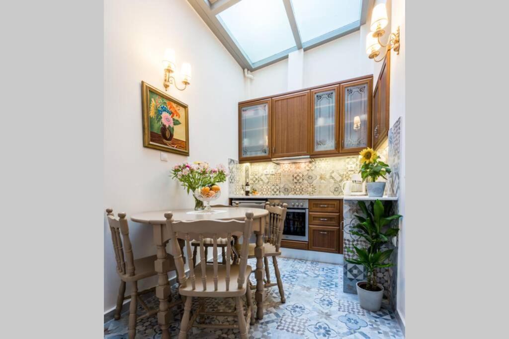 Neoclassical Apartment With 2 Bedrooms In Piraeus Pireu Exterior foto