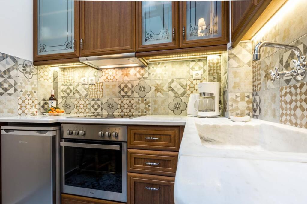 Neoclassical Apartment With 2 Bedrooms In Piraeus Pireu Exterior foto