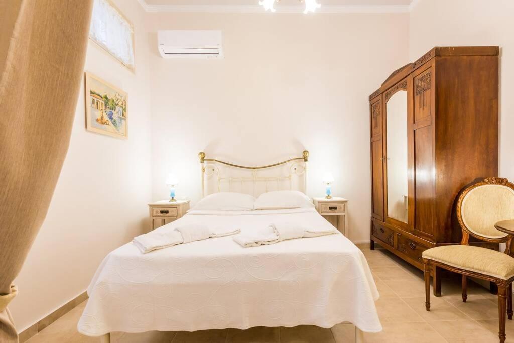Neoclassical Apartment With 2 Bedrooms In Piraeus Pireu Exterior foto